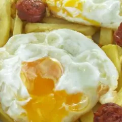 Huevos Rotos Con Chorizo: La Deliciosa Historia De Un Plato Español